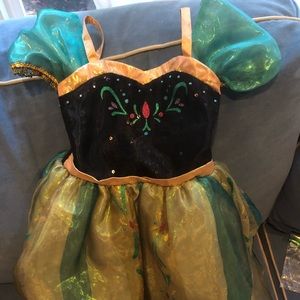 EUC - Anna coronation dress - size 3